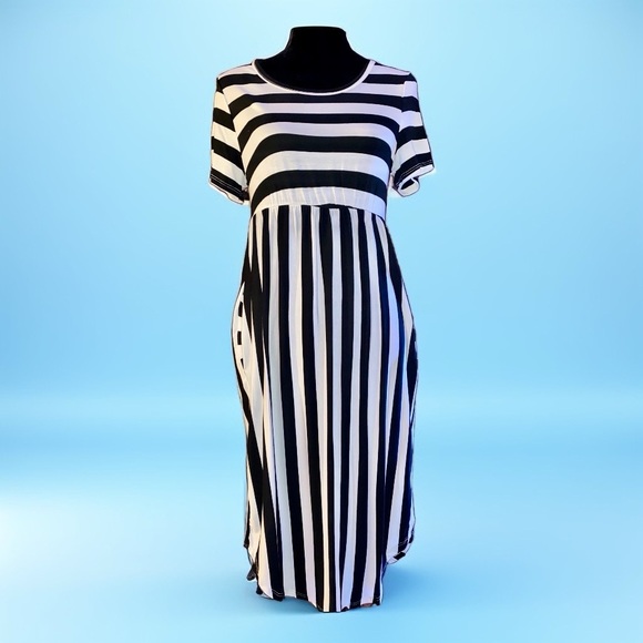 Viamor Dresses & Skirts - Short Sleeve Stripe Midi Dress